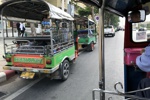 Mit dem Tuk Tuk vom Mahajetsadabadin Pavillon zum Phra Sumen Fort.