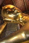 Der liegende goldene Buddha.