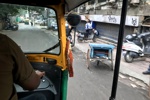 Mit der Motorrikscha zum Kundentermin durch Bangalore.