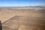 Kurz vor Ciudad Juarez befindet sich ein ausgedehntes Solaranlagenfeld.