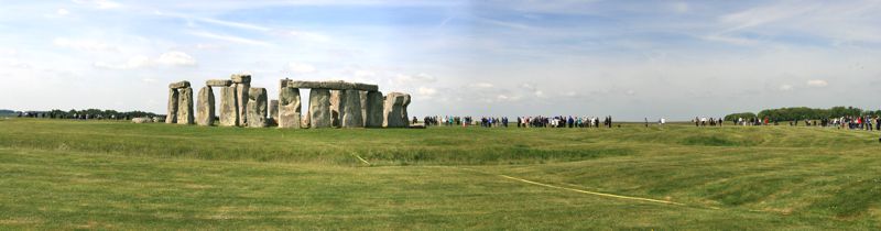 Stonehenge in der Umgebung der Salisbury Plains (und Touristen). Stonehenge in der Umgebung der Salisbury Plains (und Touristen).