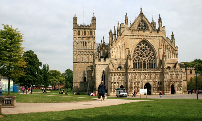 Eine kleine Kaffee- und Kuchenpause vor der Kathedrale von Exeter. Eine kleine Kaffee- und Kuchenpause vor der Kathedrale von Exeter.