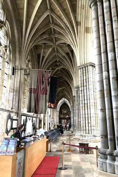 Die Gewölbe im Inneren der Kathedrale sind sehr filigran. Die Gewölbe im Inneren der Kathedrale sind sehr filigran.