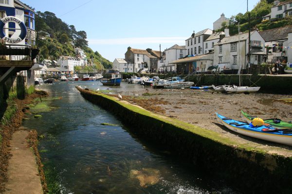 Das hinter Ende des Hafenbeckens von Polperro. Das hinter Ende des Hafenbeckens von Polperro.