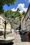 Schlossbergplatz mit Aufstieg zum Uhrturm und Tunneleingang.