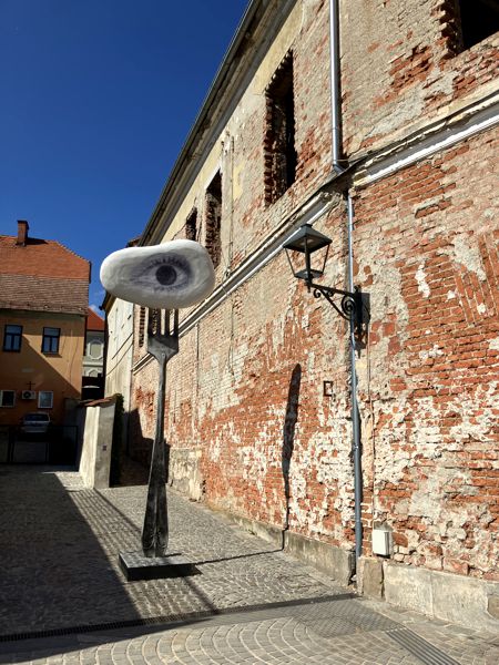Moderne Kunst in der Gassen der Stadt - "Das Auge ißt mit?" Moderne Kunst in der Gassen der Stadt - "Das Auge ißt mit?"