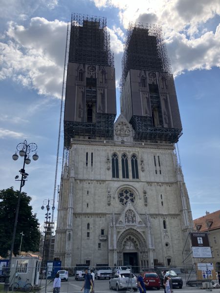 Die Kathedrale von Zagreb war leider (wieder) eine Baustelle. Die Kathedrale von Zagreb war leider (wieder) eine Baustelle.