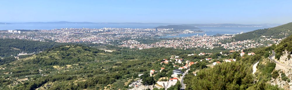 Blick von der Festung Klis über die Stadt Split. Blick von der Festung Klis über die Stadt Split.