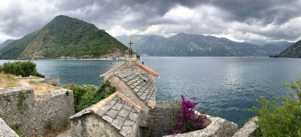 Die innere Bucht von Kotor an der schmalsten Stelle.
