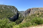Der trockene Čikola Canyon auf dem Weg zur Klosterinsel Visovac.