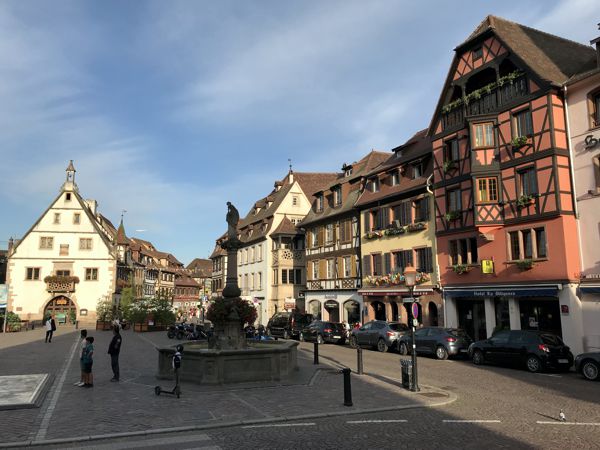 Der Marktplatz am Abend ohne die Stände des Markttages. Der Marktplatz am Abend ohne die Stände des Markttages.