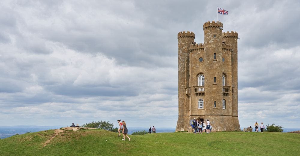 Der Broadway Tower auf dem Broadway Hill (312 m) in den Cotswolds. Der Broadway Tower auf dem Broadway Hill (312 m) in den Cotswolds.