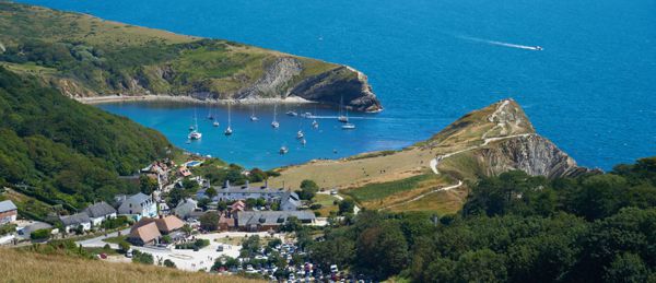 Lulworth Cove - ein traumhafter Platz zum Baden, Relaxen und Wandern.