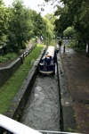 Schleuse für die schmalen Narrowboats zwischen zwei Kanälen.
