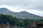 Links Pen y Fan (886 m) und rechts Corn Du (873 m) von Brecon aus.