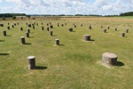 Woodhenge - heute sind die Bodenlöcher ausgefüllt mit Betonpollern.