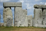 Stonehenge herangezoomt mit Vogel.