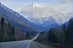 Anfahrt auf den majestätischen Mount Robson, der 3000 m in die Höhe ragt.