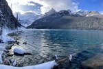 Am Südufer des Lake Louise mit Blick auf der Gletscher.