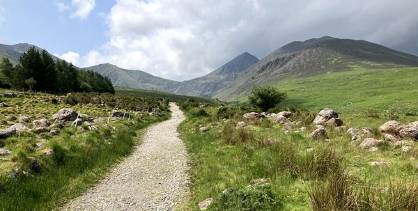 Hag's Glen mit den Blick auf den Carrauntoohil am Vormittag.