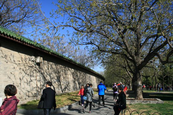 Eine doppelte Mauer umschließt den Himmelstempel. Eine doppelte Mauer umschließt den Himmelstempel.