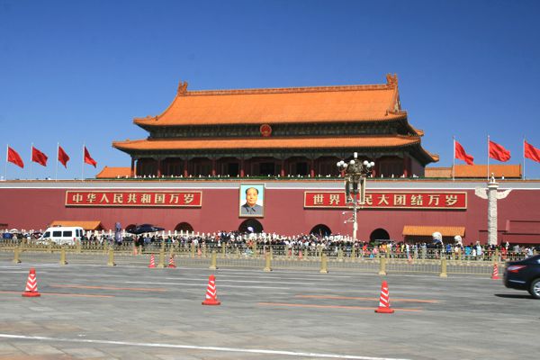 Das berühmte Tian’anmen Tor mit dem Bildnis von Mao. Das berühmte Tian’anmen Tor mit dem Bildnis von Mao.