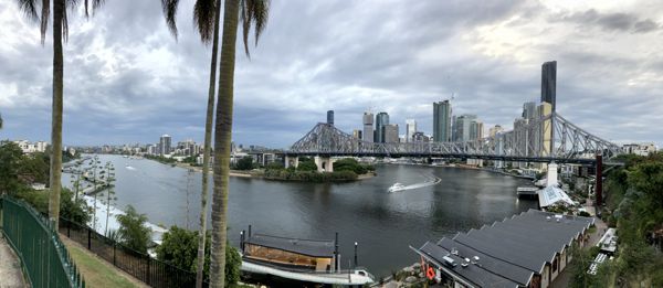 Brisbane - Blick über die Brisbane River mit Story Bridge und Skyline der Downtown.