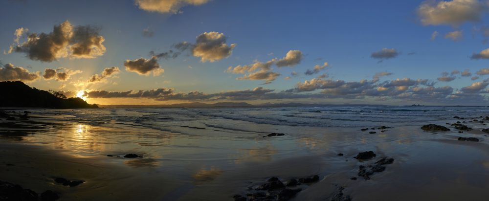 Traumhafter Sonnenuntergang am Wategos Beach in Byron Bay. Traumhafter Sonnenuntergang am Wategos Beach in Byron Bay.
