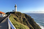 Cape Byron Lighthouse kurz nach Sonnenaufgang am Morgen.