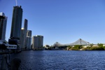 Am Brisbane River mit Blick auf die Story Bridge.