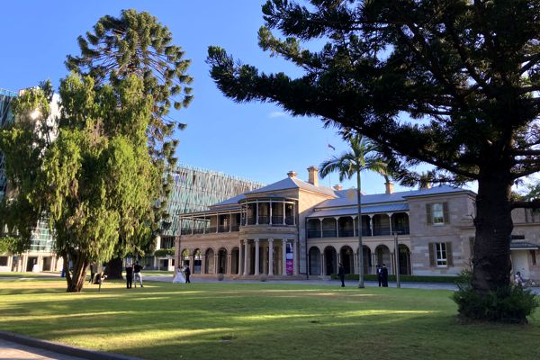 Old Government House (1862) im Botanischen Garten von Brisbane. Old Government House (1862) im Botanischen Garten von Brisbane.