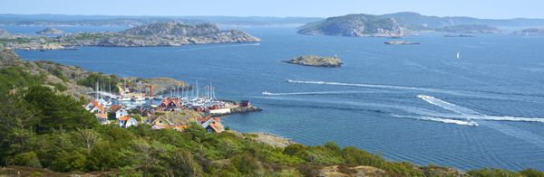 Der Åsen eröffnet einen tollen Blick über den Sydhamnen von Stora Dyrön und die umliegende Schärenwelt.