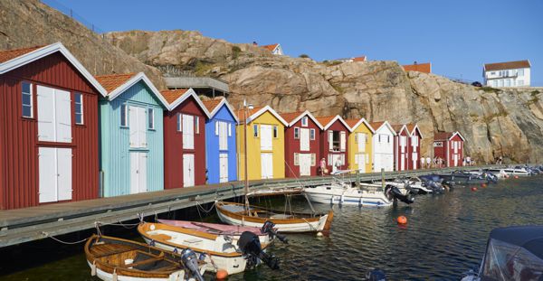 Die Smögenbryggan mit seinen farbigen Bootshäusern darf in keinem Reisebericht über Westschweden fehlen.