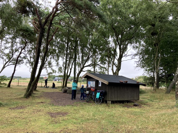 Die Nacht war stürmisch mit ein paar Regentropfen.