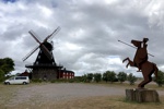 Gemeinsam mit Don Quichotte gegen den Wind (-mühle Särdals kvarn).
