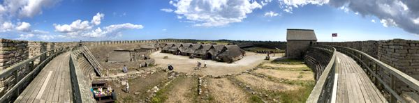Die rekunstruierte Wallburg Eketorps borg im Süden von Öland.