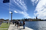 Blick vom Stadshus über das Wasser nach Riddarholmen und die Gamla Stan.
