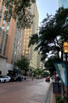 Entlang der abendlichen Mainstreet durch Fort Worth.