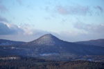 Der Lauschen mit Aussichtsturm vom Hochwald aus betrachtet. Der Lauschen mit Aussichtsturm vom Hochwald aus betrachtet.