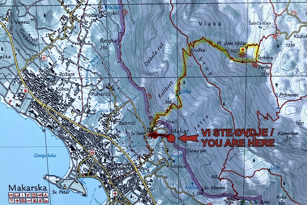 Wanderstrecke (gelb) von Makar hinauf auf den Vošac. Wanderstrecke (gelb) von Makar hinauf auf den Vošac.
