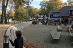 Die etwas verschlafene Strandpromenade im herbstlichen Ückeritz.