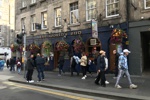 Der "The World's End" Pup auf der Royal Mile in Edinburgh.
